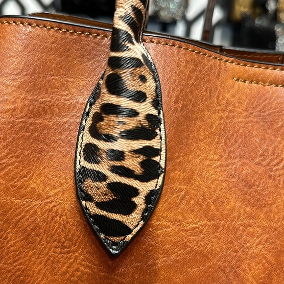 Leopard shoulder Handbag by Virago collection - Picture 15 of 15